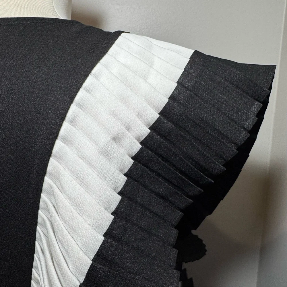 FAB’RIK Sleeveless Ruffle Accent Blouse BLACK-WHITE / SMALL - Picture 9 of 12